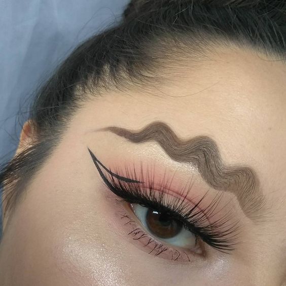 Beauty Bloggers Are Doing "Squiggle Brows" And People Have Mixed Feelings