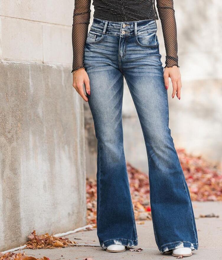 Какие джинсы в моде в женские