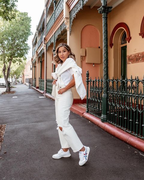 How to Wear White Sneakers: Styling Tips & Outfit Ideas (Feamle)