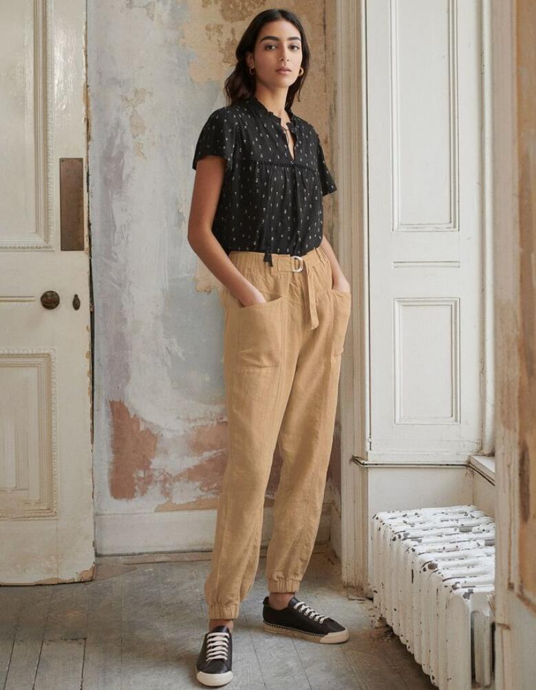 Khaki Pants Outfit Idea for Women  Lucis Morsels