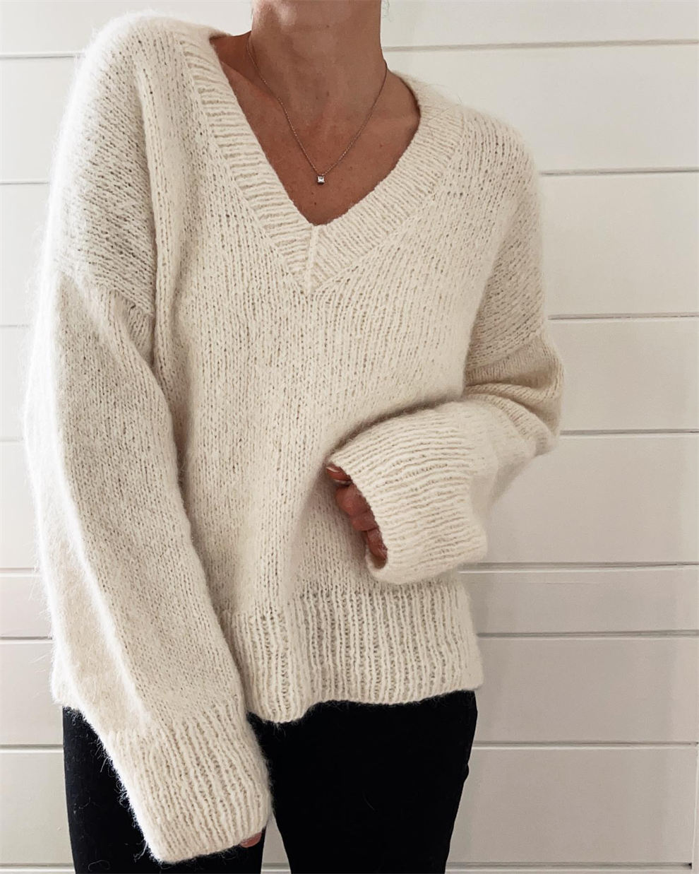 V neck Sweater Outfits for Women13