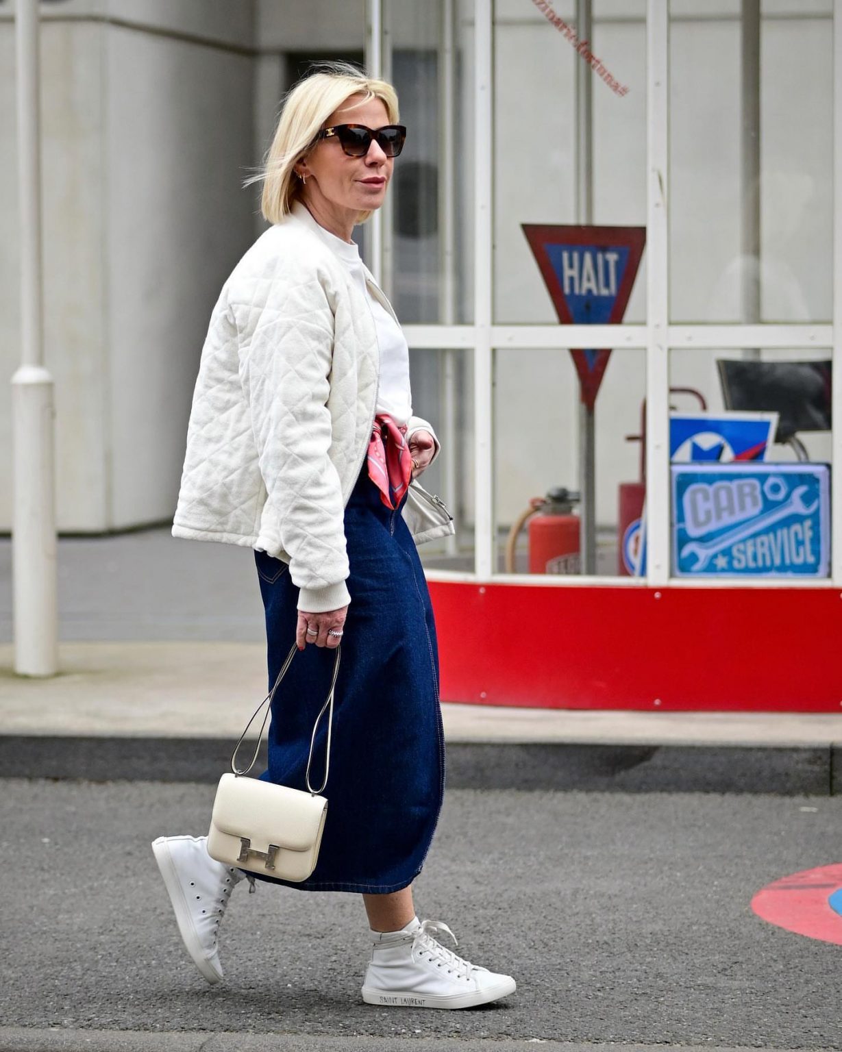 41 Stylish Outfit Ideas for Women Over 50 - Her Style Code