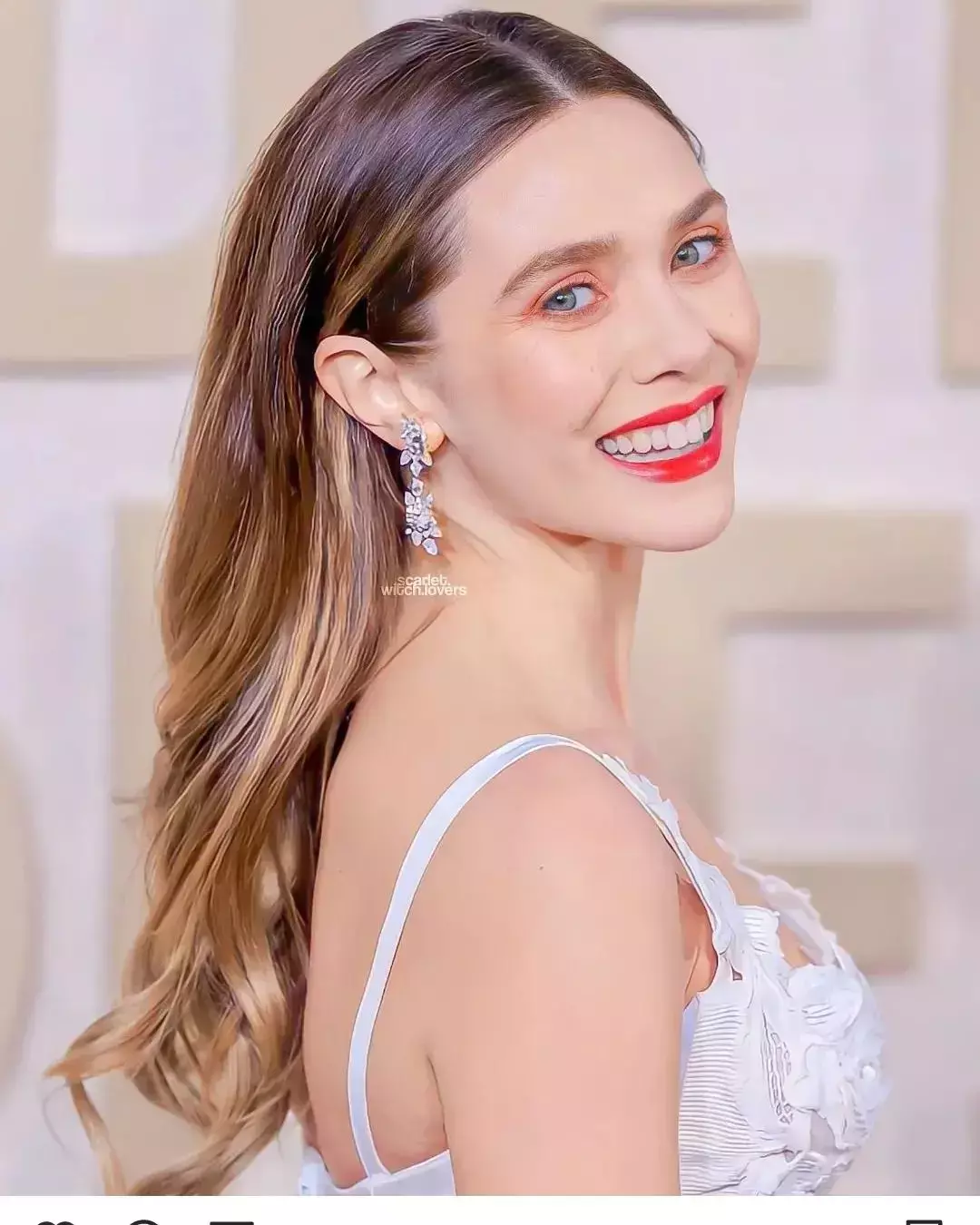 Elizabeth Olsen Outfits and Hairstyle Ideas (5)