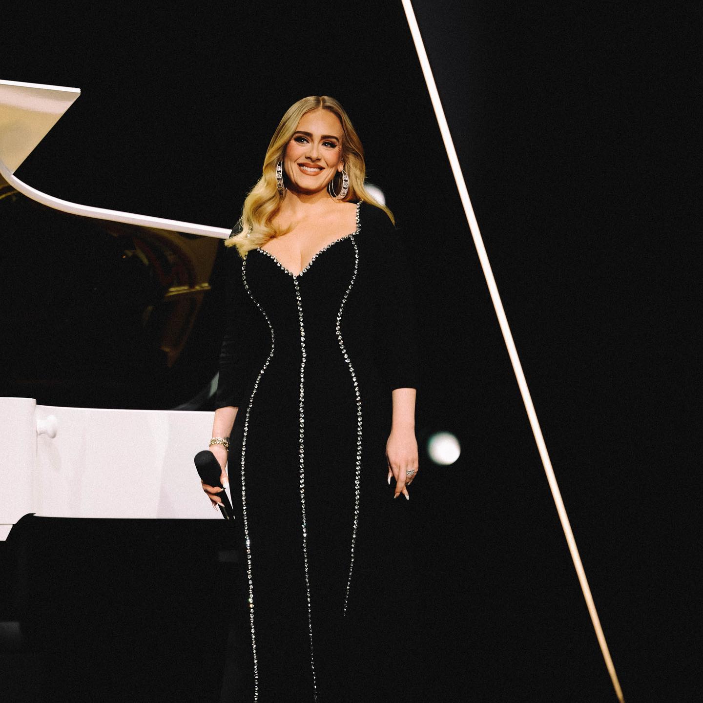 Adele styles Hairstyles Outfit Ideas