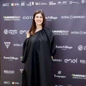 Alexandra Daddario Stuns In Bernadette Black Nathalie Gown