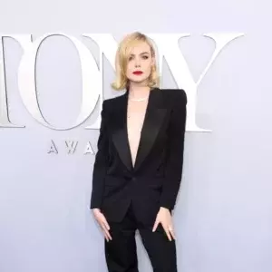 Elle Fanning Stuns at the Tony Awards
