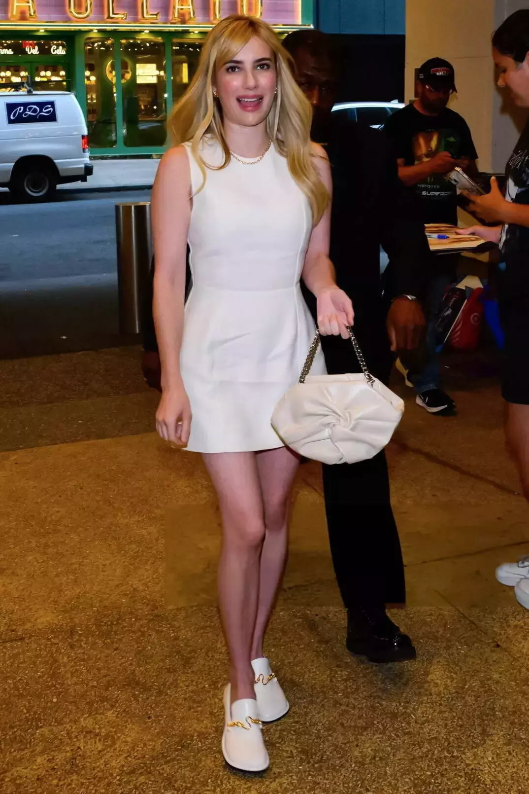 Emma Roberts Elegant New York City Stroll