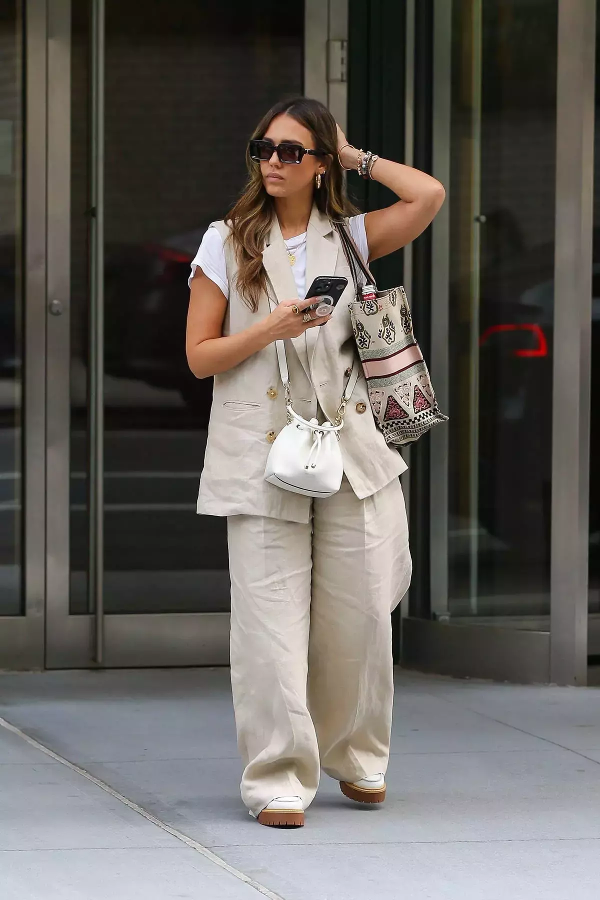 Jessica Alba Street style Look 