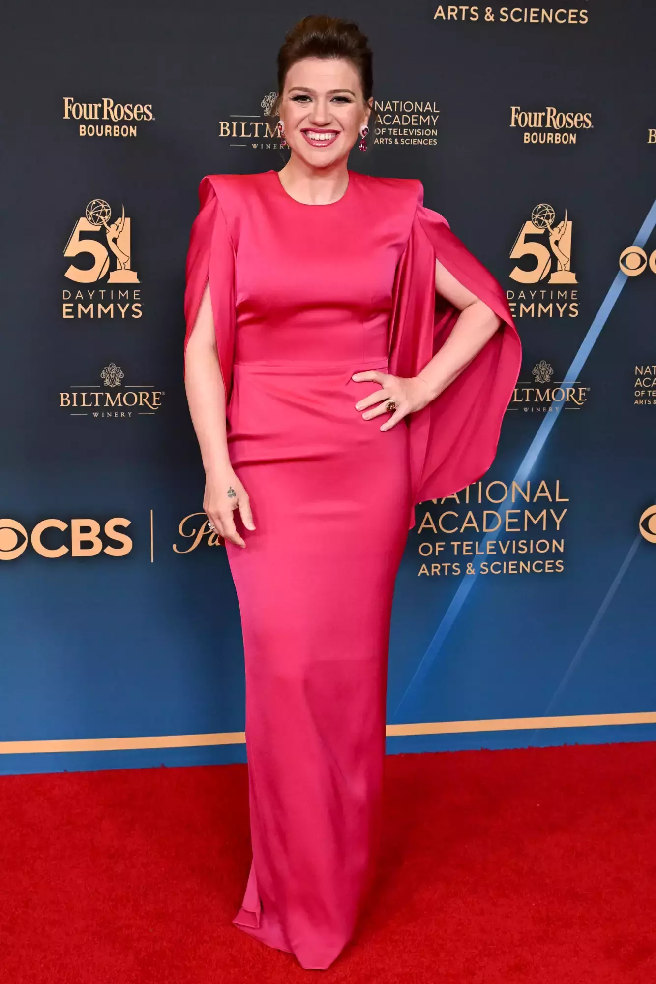 Kelly Clarkson Pink Gown 2