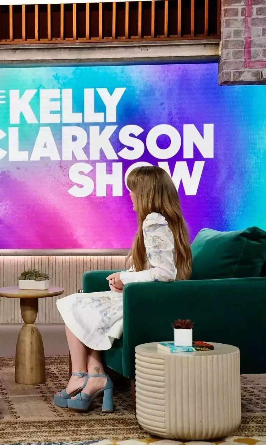 Kelly Clarkson's Fresh Belted Linen Mini Dress 3