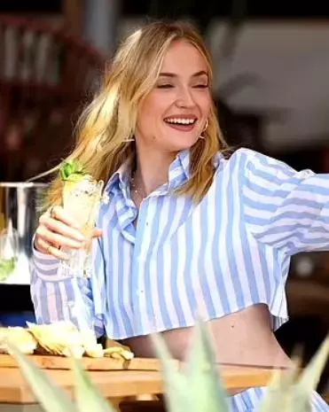 Sophie Turner Outfit Stripe Shirt Adidas Sneakers 4