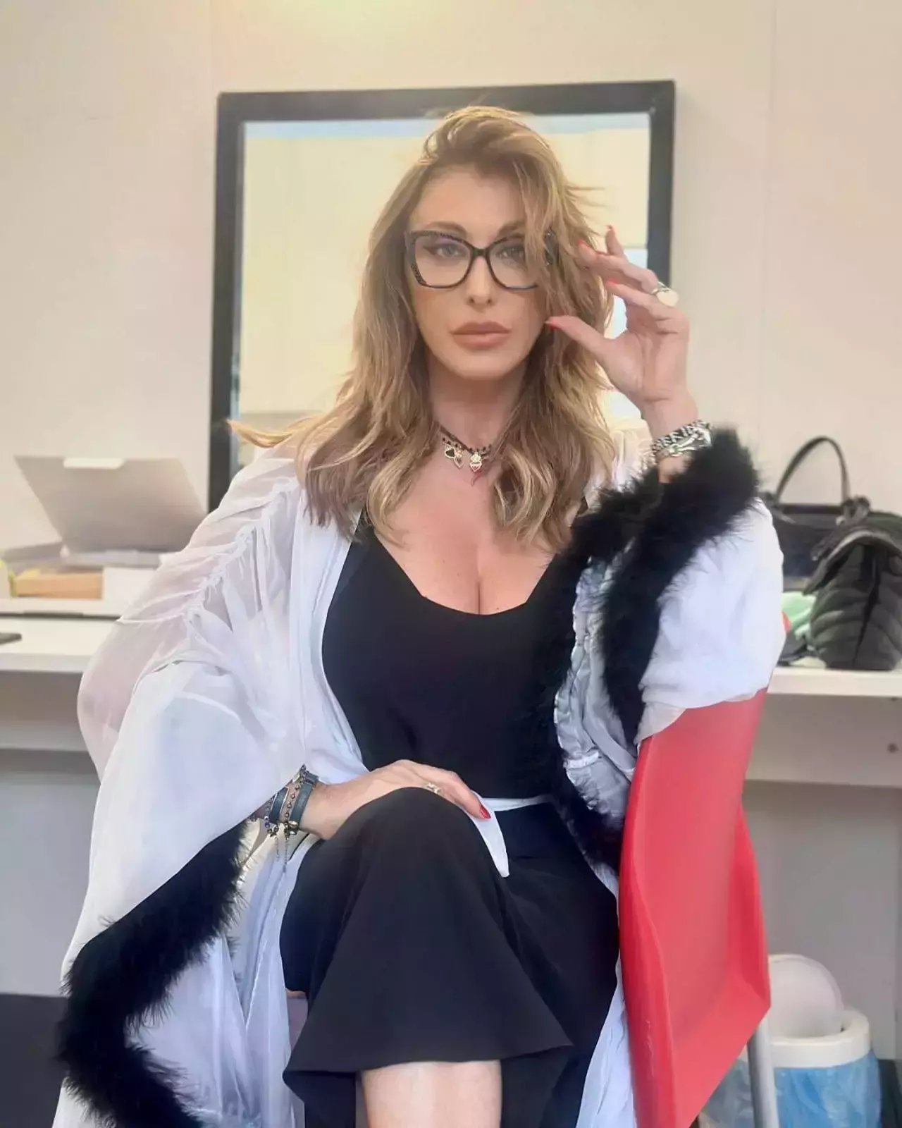 Timeless Elegance: Sabrina Salerno's Chic Style Hairstyle for Women Over 50