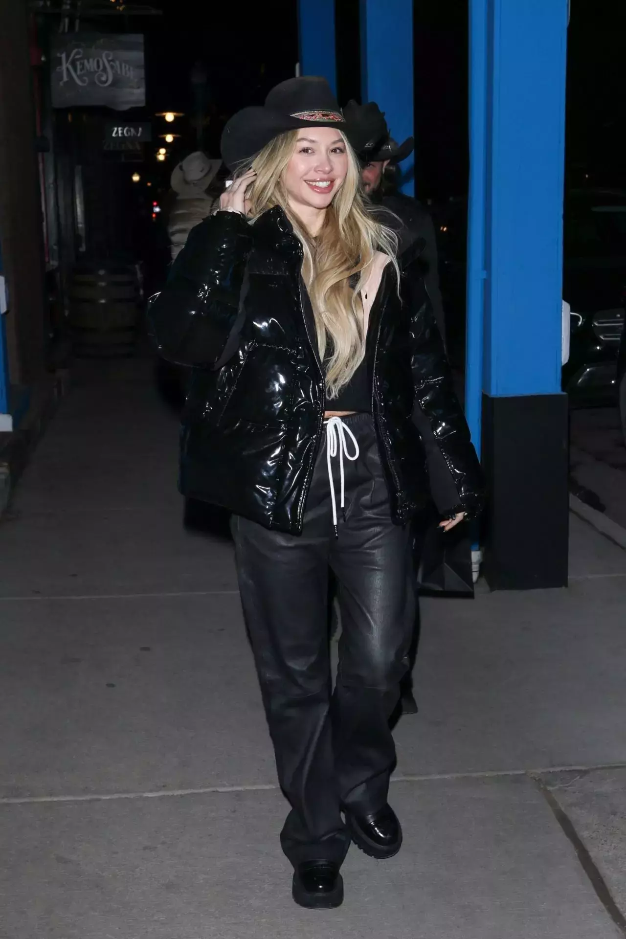 Corinne Olympios With A Mystery Man In Aspen