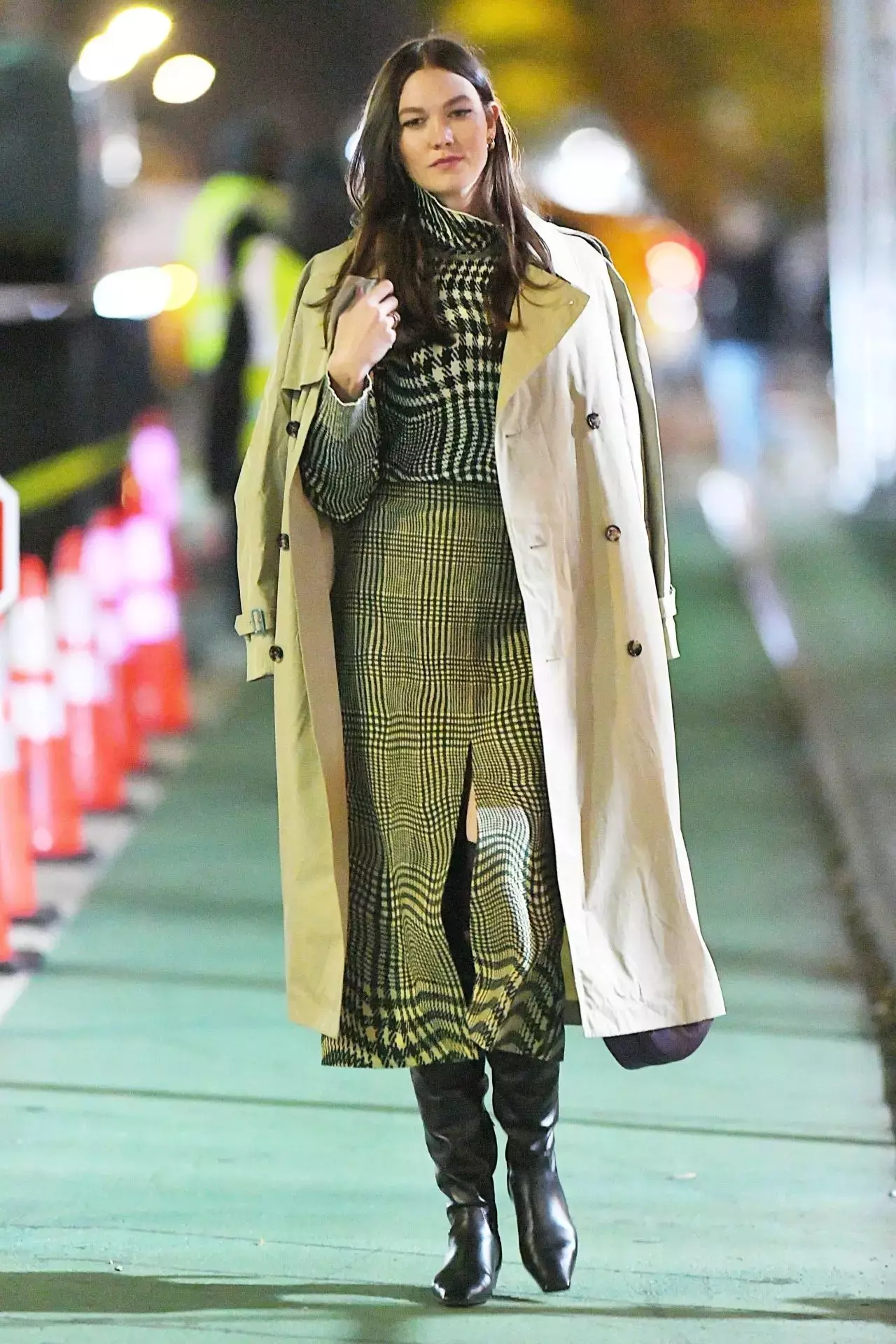 Karlie Kloss Looks Stylish In New York