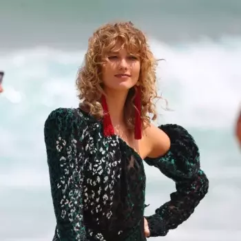 Karlie Kloss Photoshoot On Bondi Beach In Australia