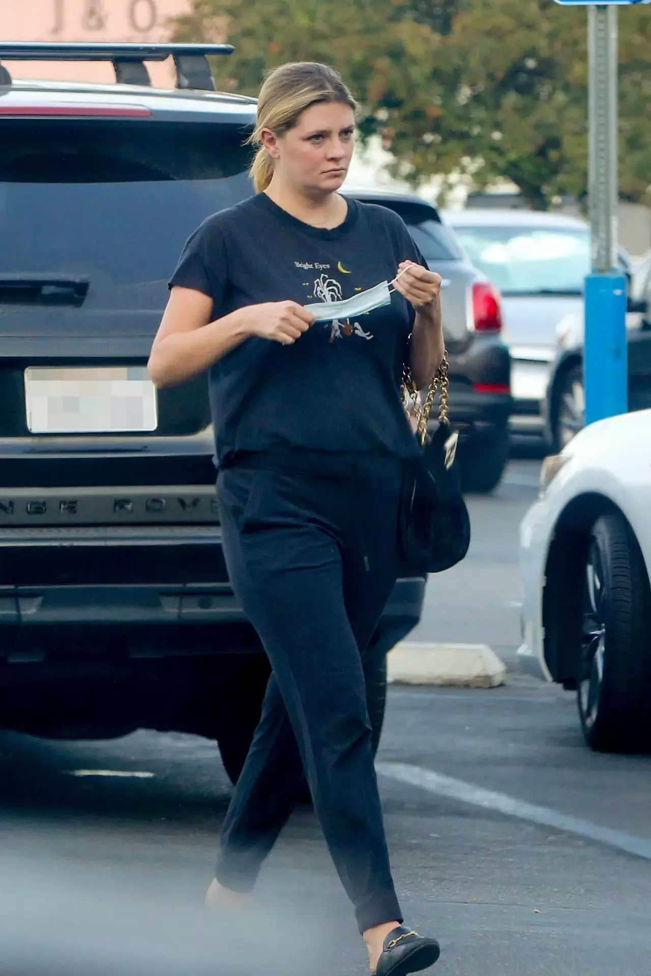 Mischa Barton Grocery Shopping At Vons In La