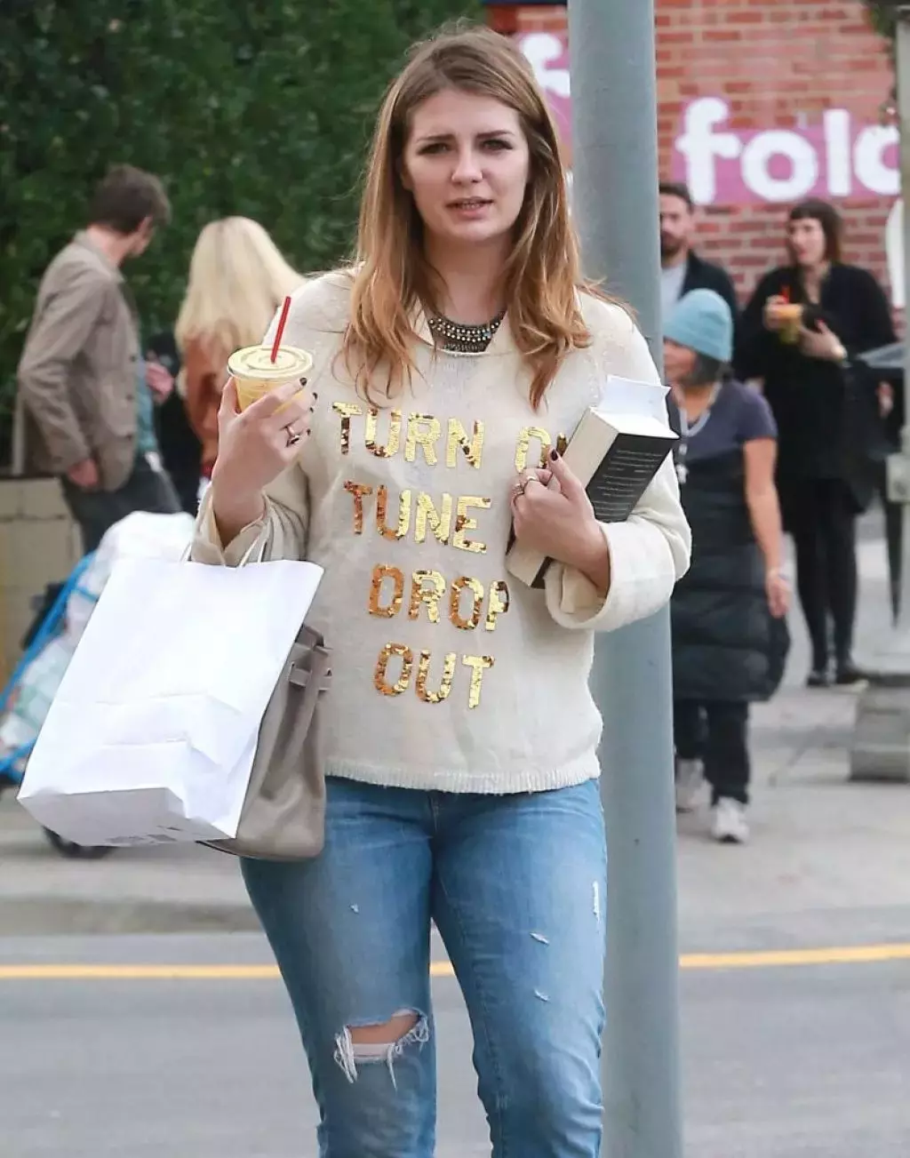 Mischa Barton Street Style In Jeans Out Silverlake December_1