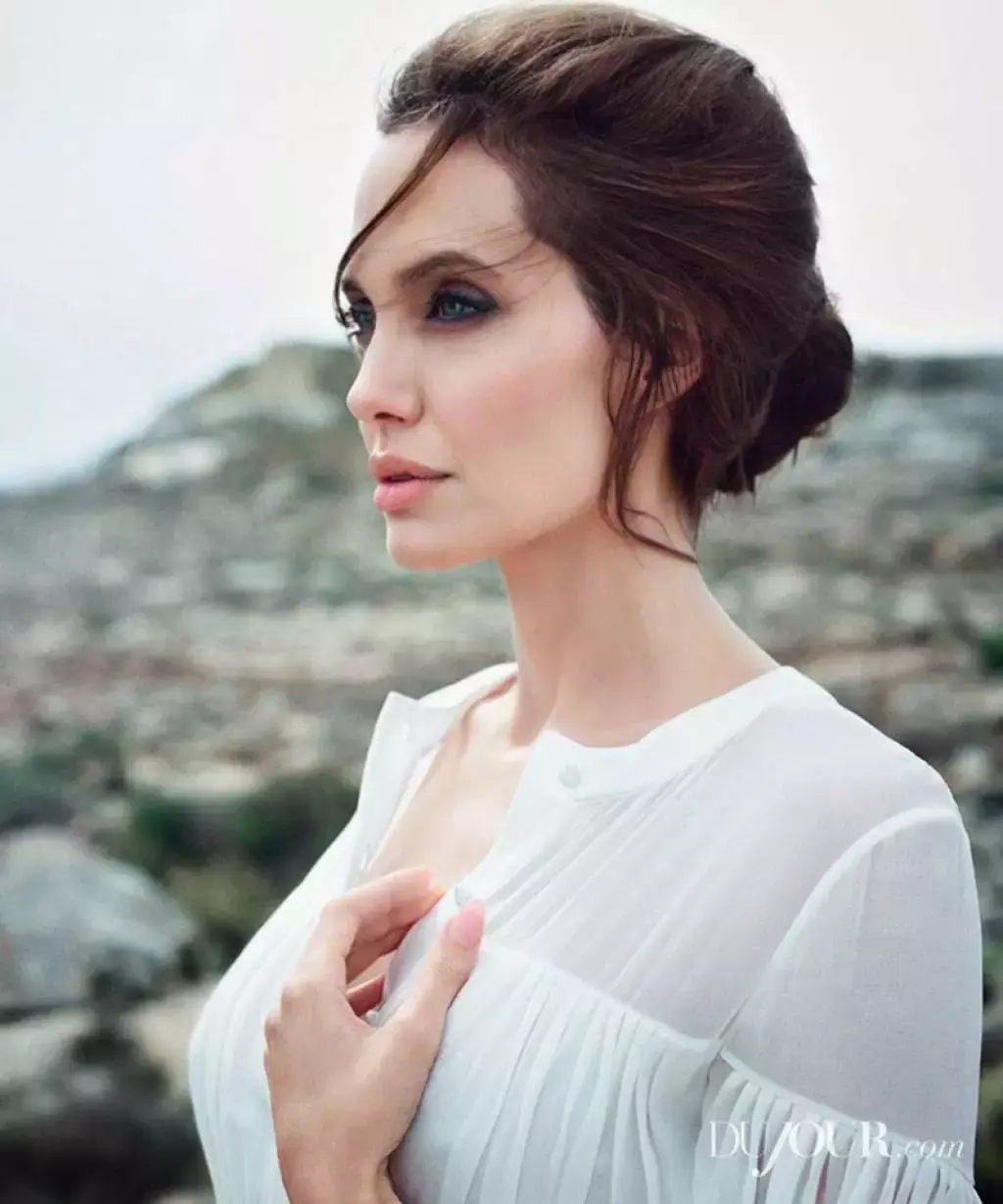 Angelina Jolie Dujour Magazine Winter_3