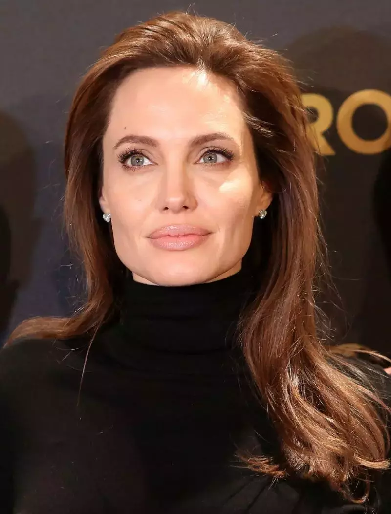 Angelina Jolie Unbroken Photocall In Berlin Germany_1