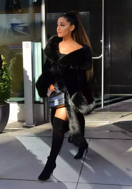 Ariana Grande Is Stylish Out In Nyc_thumbnail