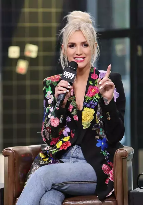 Ashlee Simpson Build Speaker Series In New York_thumbnail