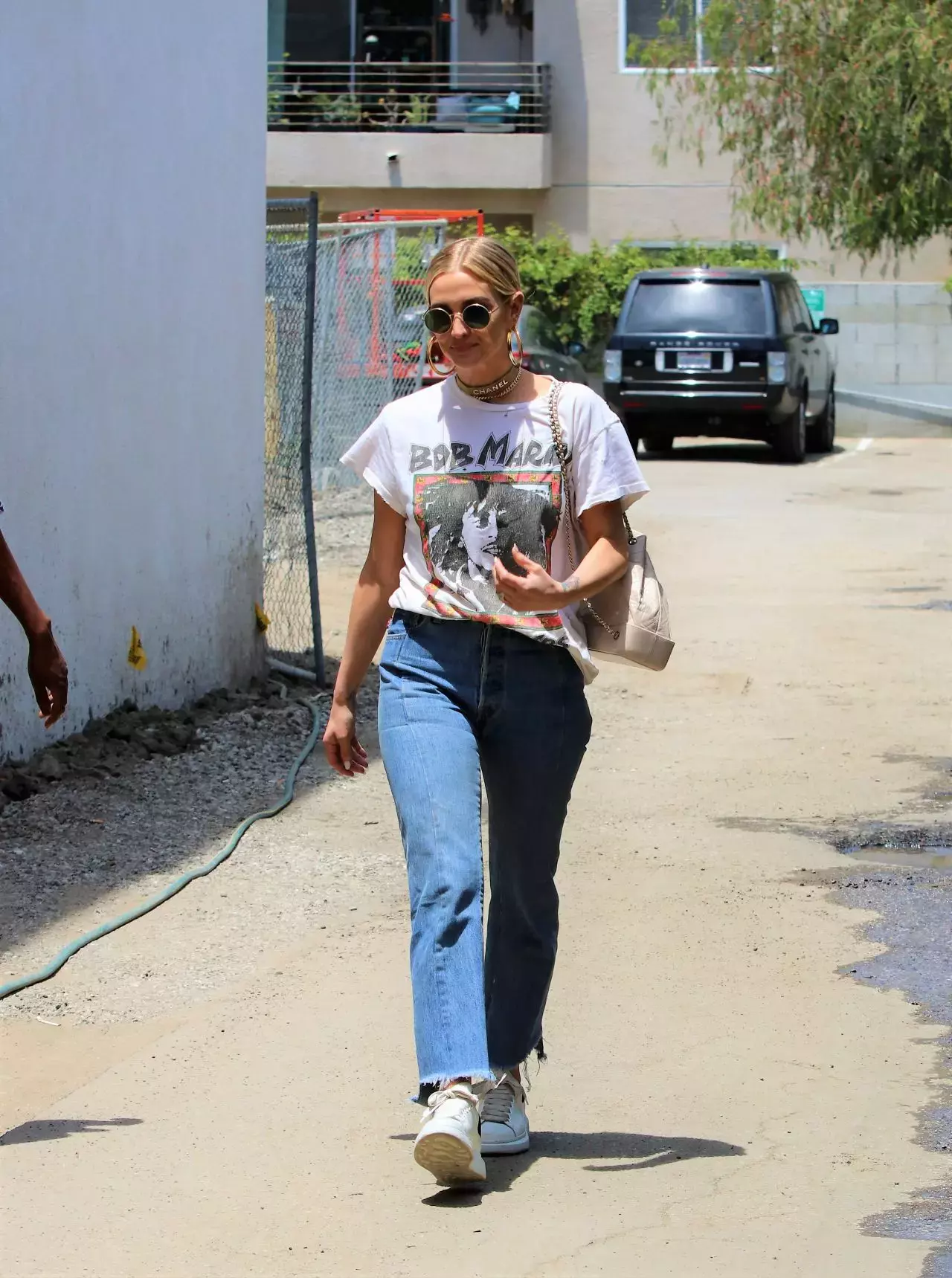 Ashlee Simpson Shopping In Studio City