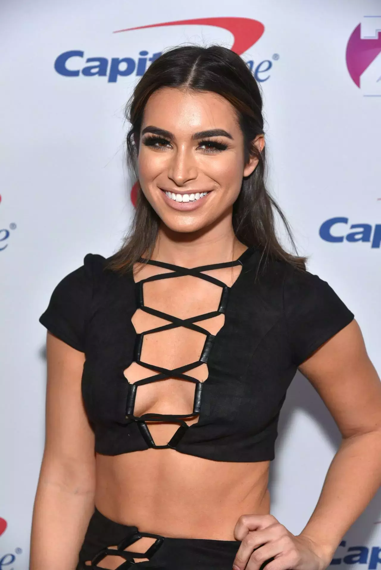 Ashley Iaconetti Z100 S Iheartradio Jingle Ball In New York