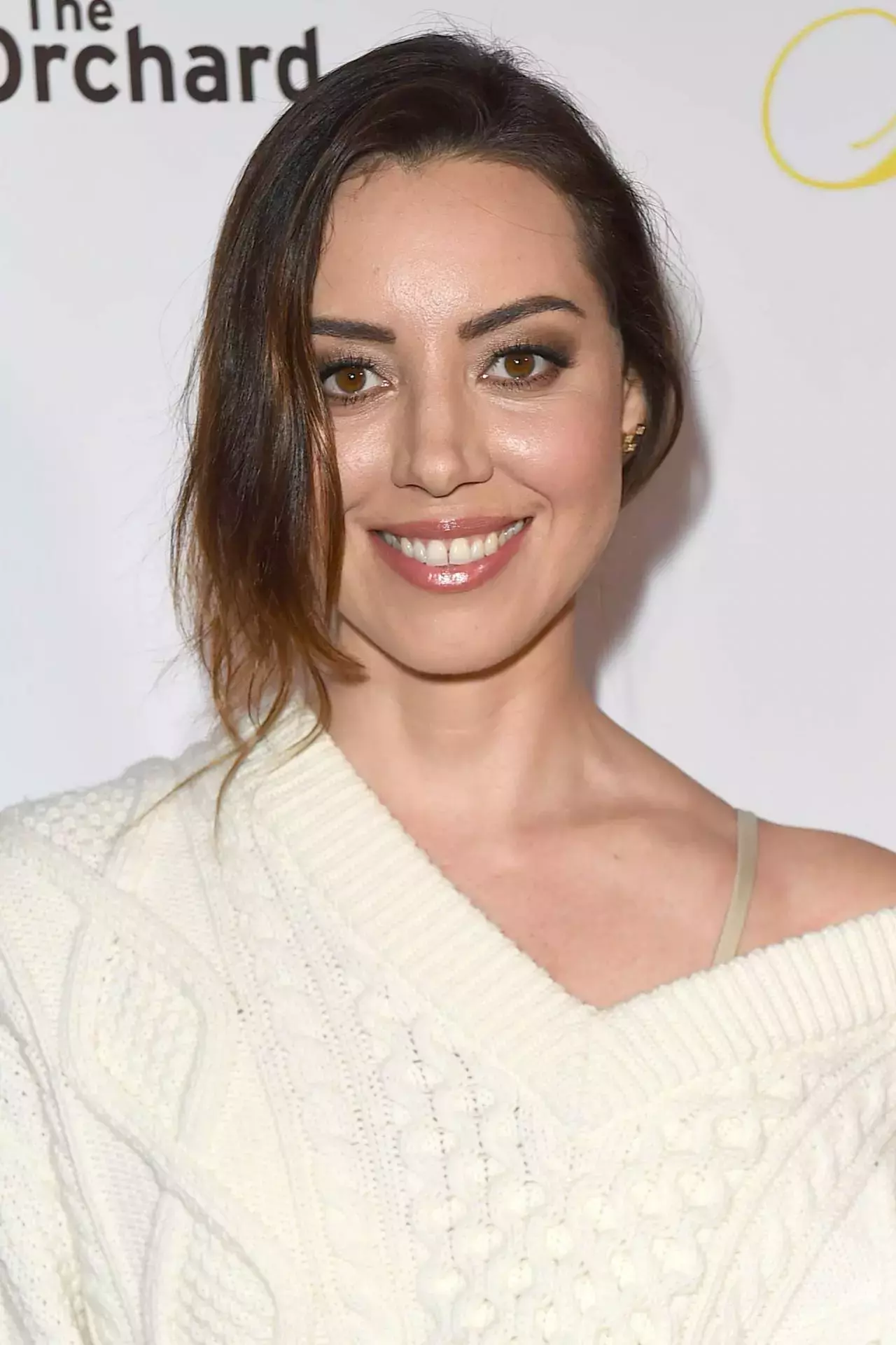 Aubrey Plaza Flower Premiere In Los Angeles