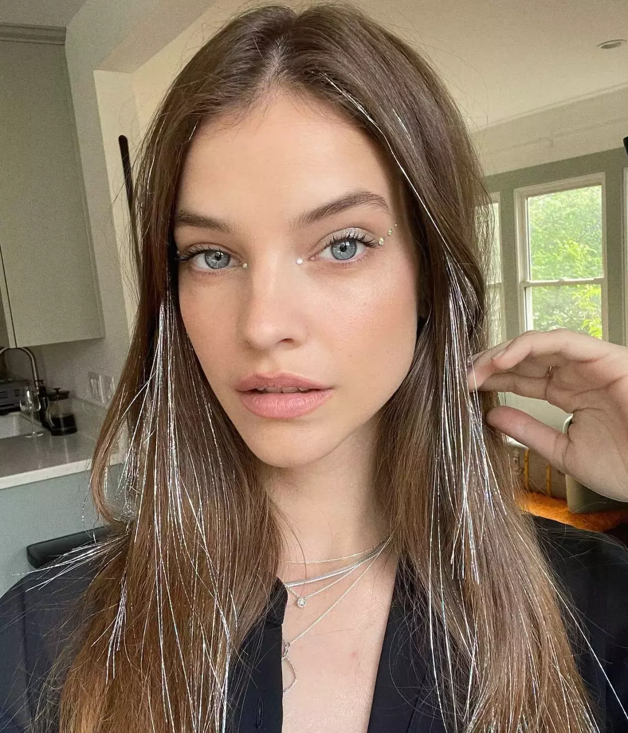 15 Iconic Barbara Palvin Hairstyles and Haircuts You Need to Try - Her ...