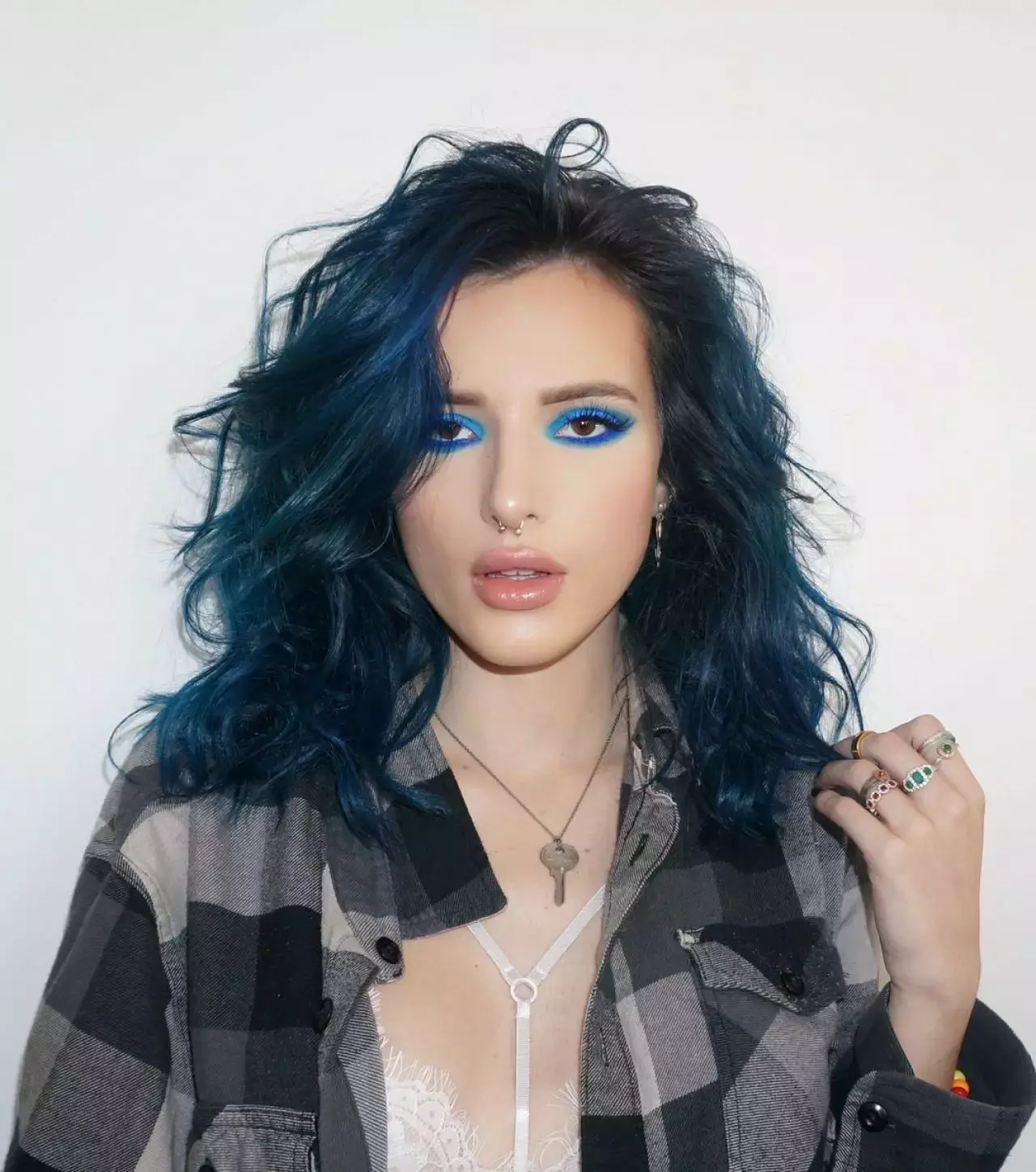 Bella Thorne Photos Social Media