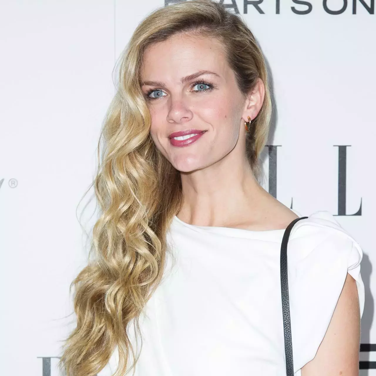 Brooklyn Decker Elle Annual Women In Tv Celebration In Los Angeles_1