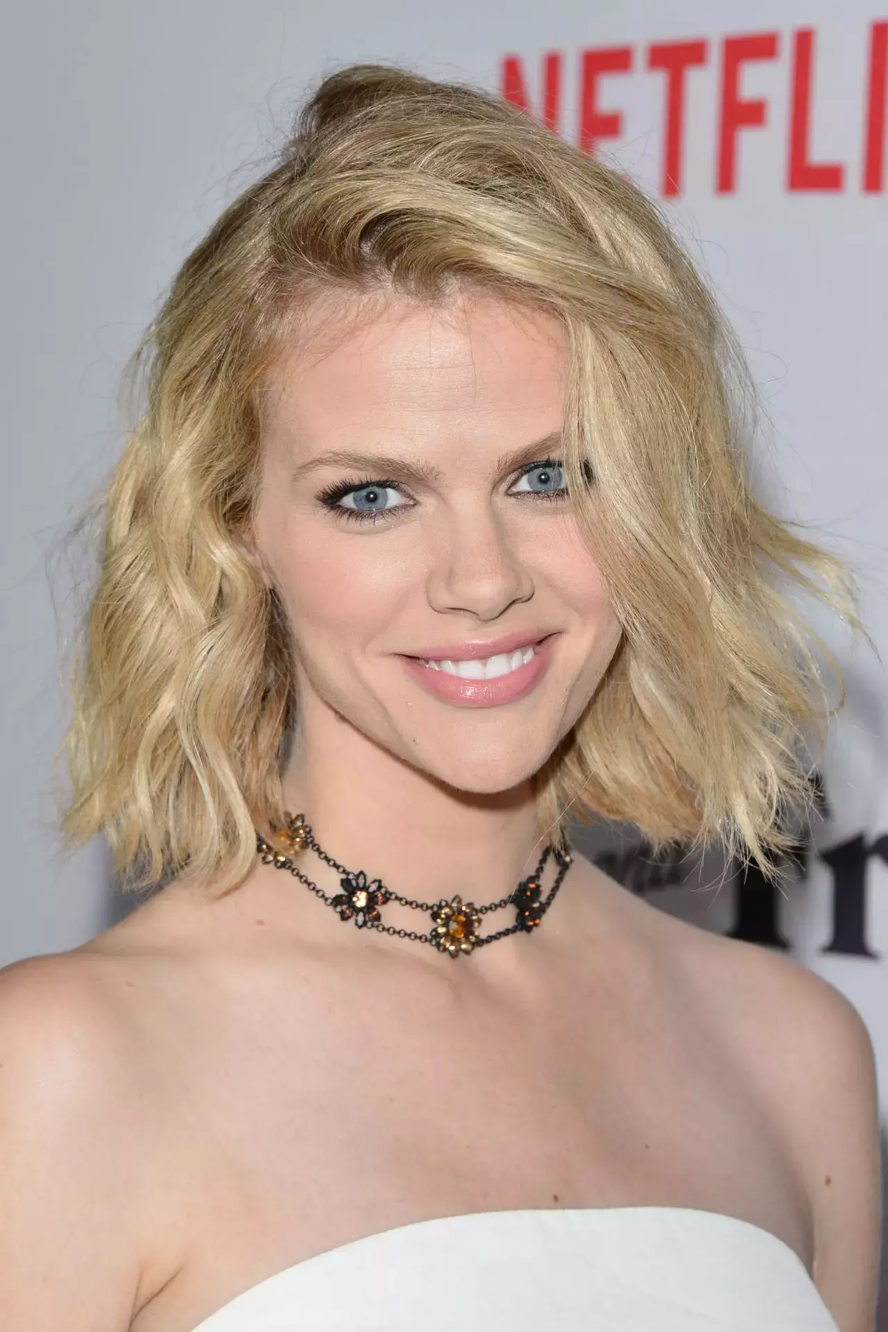 Brooklyn Decker Grace And Frankie Premiere In Los Angeles_3