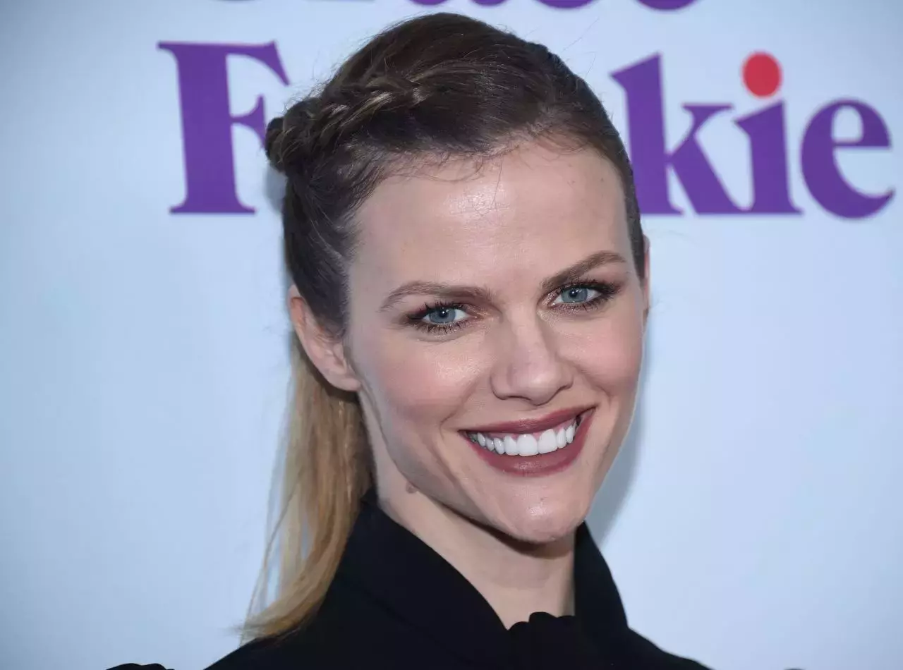 Brooklyn Decker Grace And Frankie Season Premiere In Los Angeles