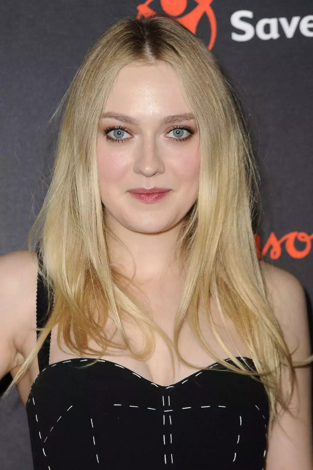 Dakota Fanning Save The Children Illumination Gala In Nyc