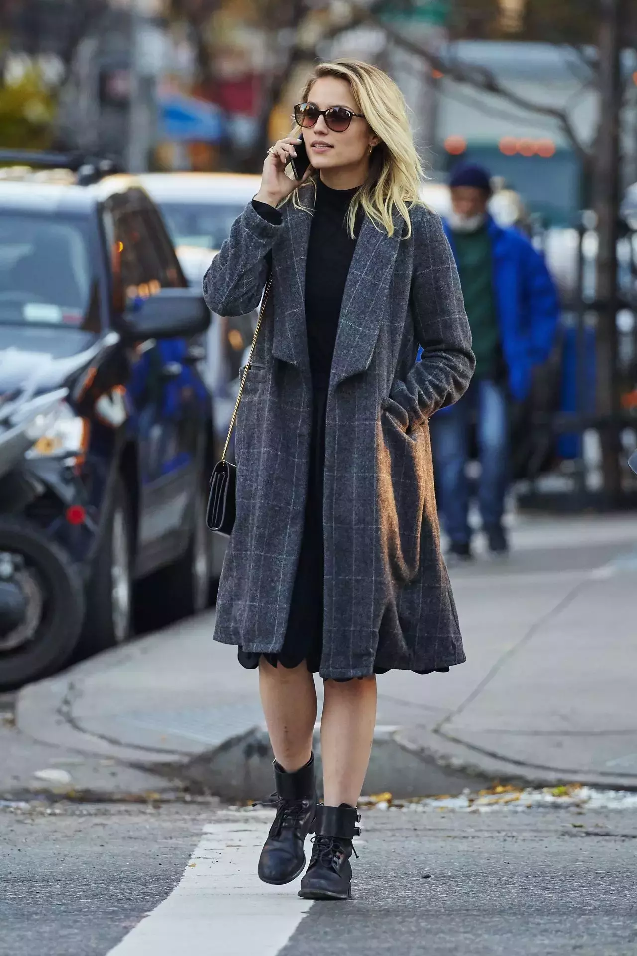 Dianna Agron Autumn Style Out In New York City_1