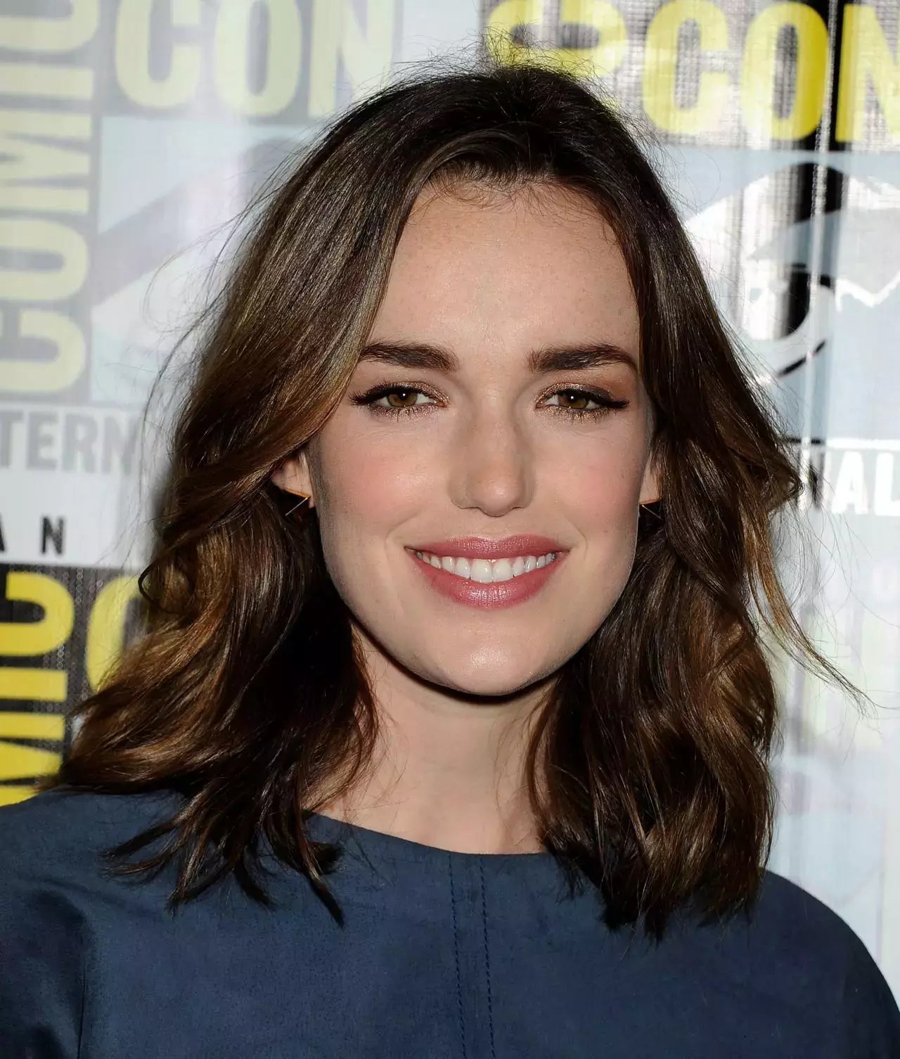 Elizabeth Henstridge Marvel S Shield Agent Carter Press Panel At Sdcc_6