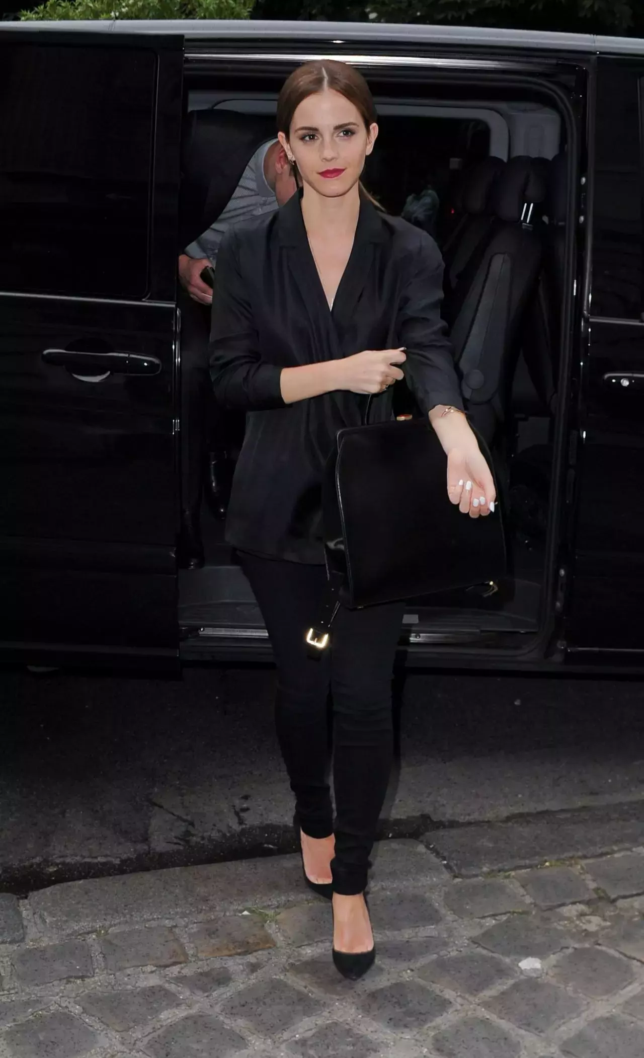 Emma Watson In Paris Arriving To The Giambattista Valli Fashion Show July_5