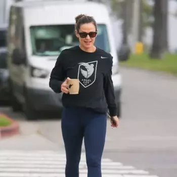 Jennifer Garner Out In Los Angeles