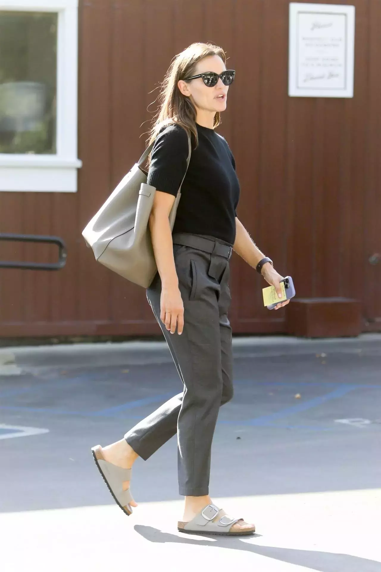 Jennifer Garner Shopping In Brentwood