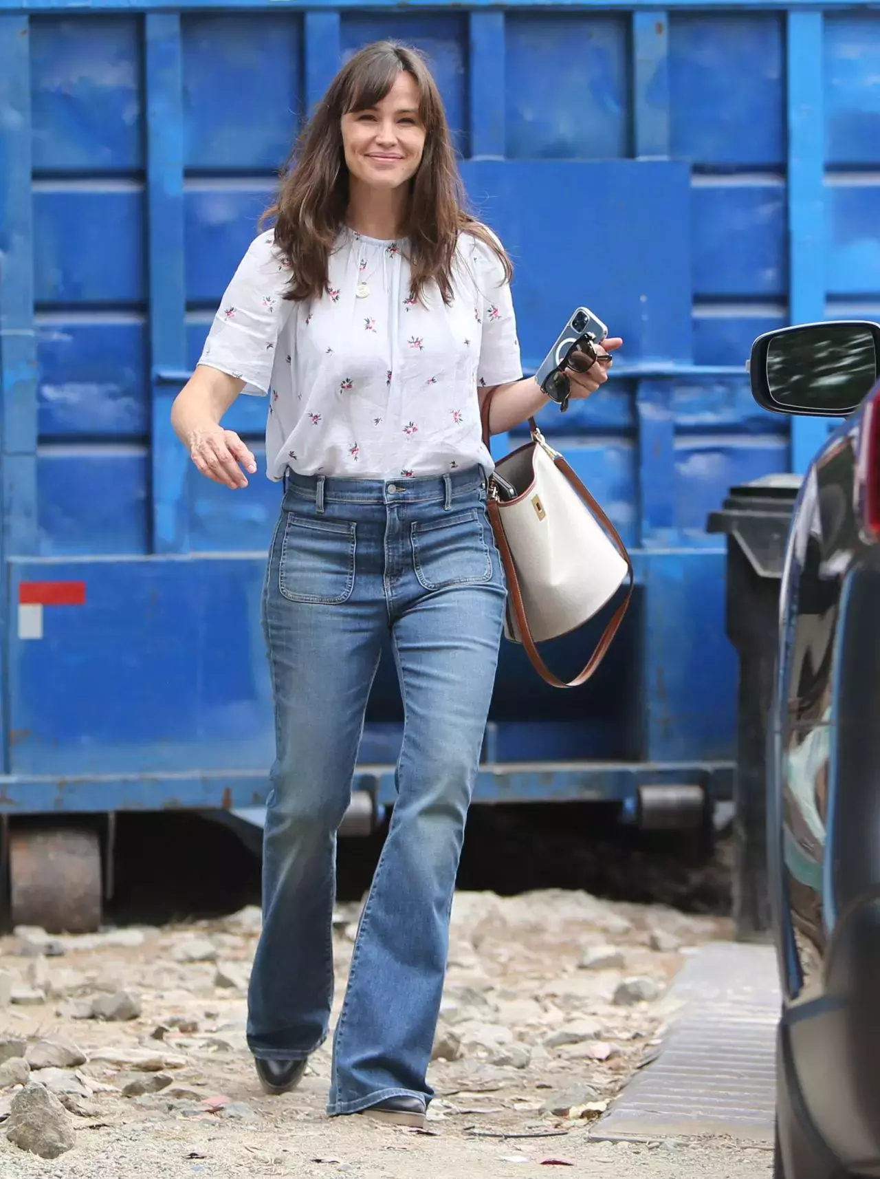 Jennifer Garner Wears Jeans With A Floral Top Brentwood