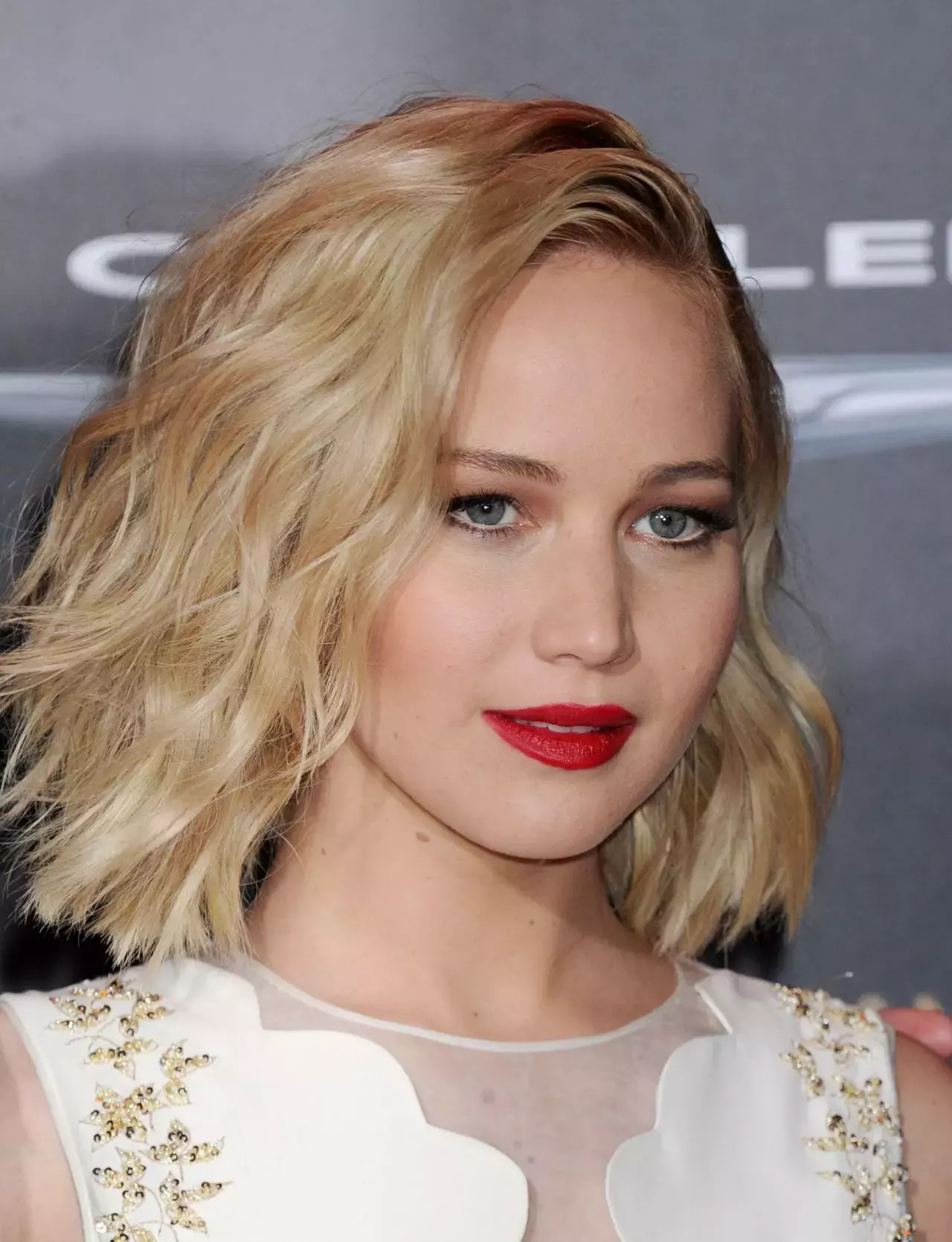 Jennifer Lawrence The Hunger Games Mockingjay Part Premiere In La Part Ii _1