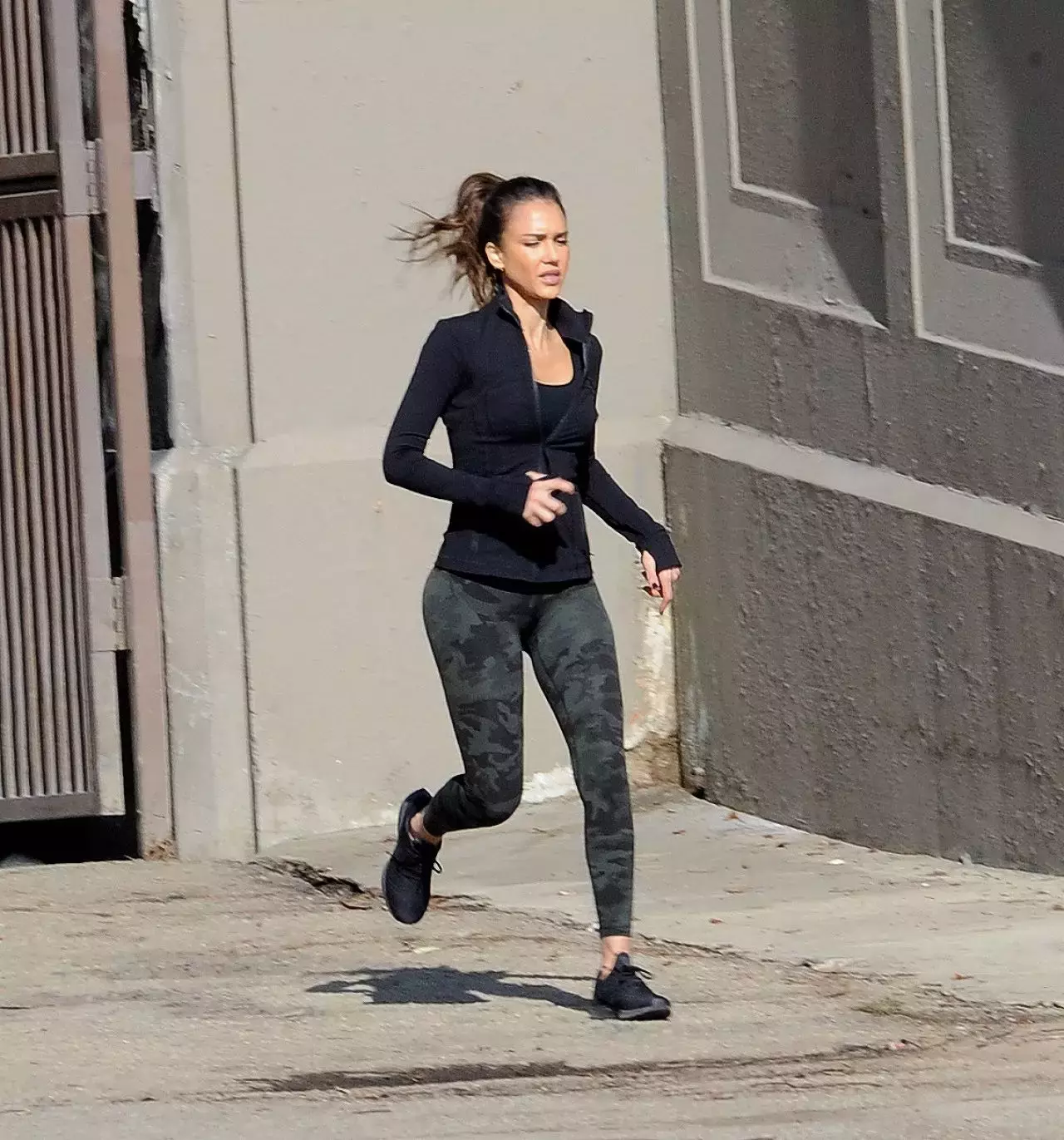 Jessica Alba La S Finest Set In Los Angeles