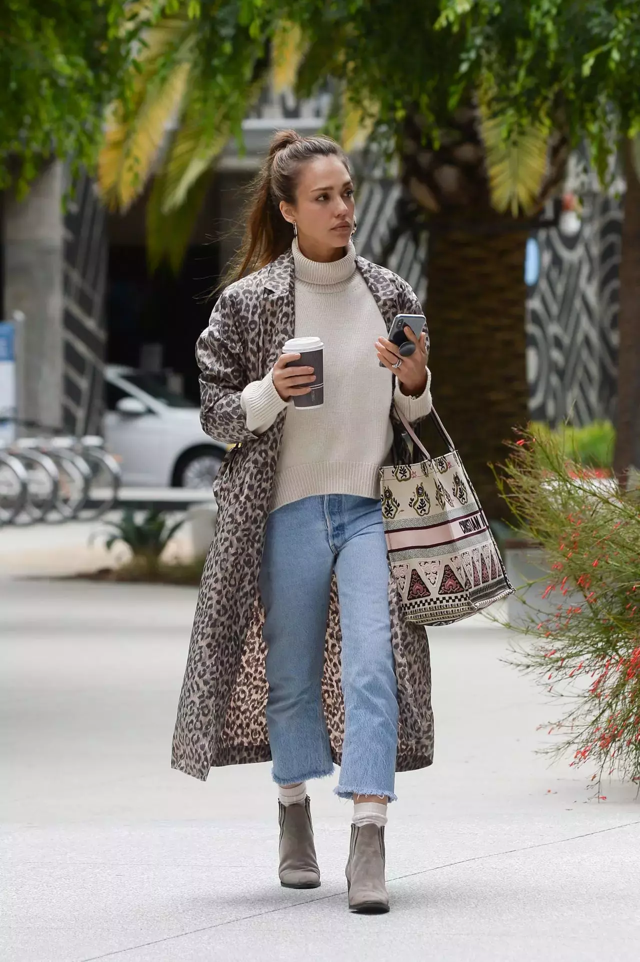 Jessica Alba Street Style