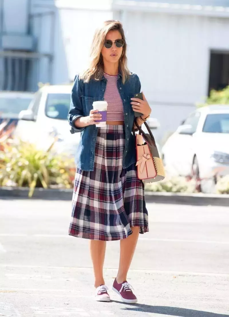 Jessica Alba Street Style Out In Santa Monica March_1