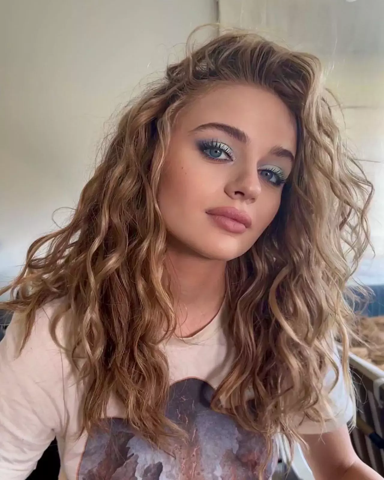 16 Joey King Hairstyles That Redefine Effortless Glam - Her Style Code