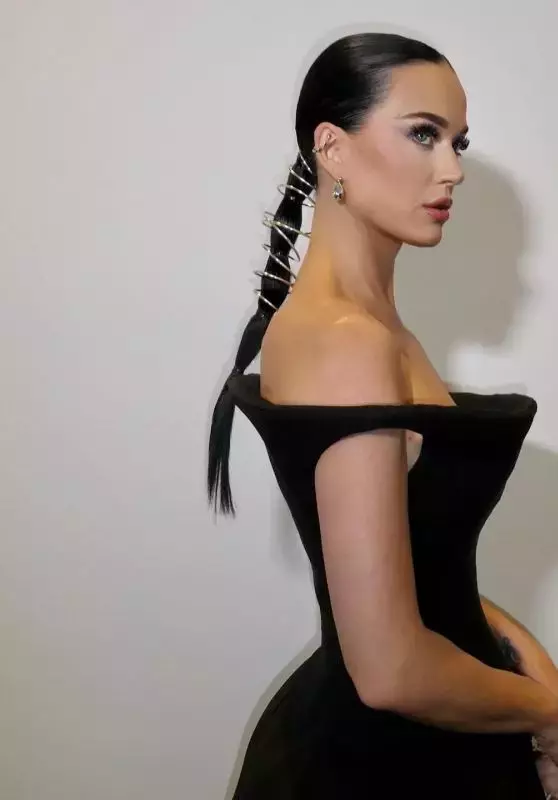 Katy Perry Photoshoot For Breakthrough Prize Foundation_thumbnail