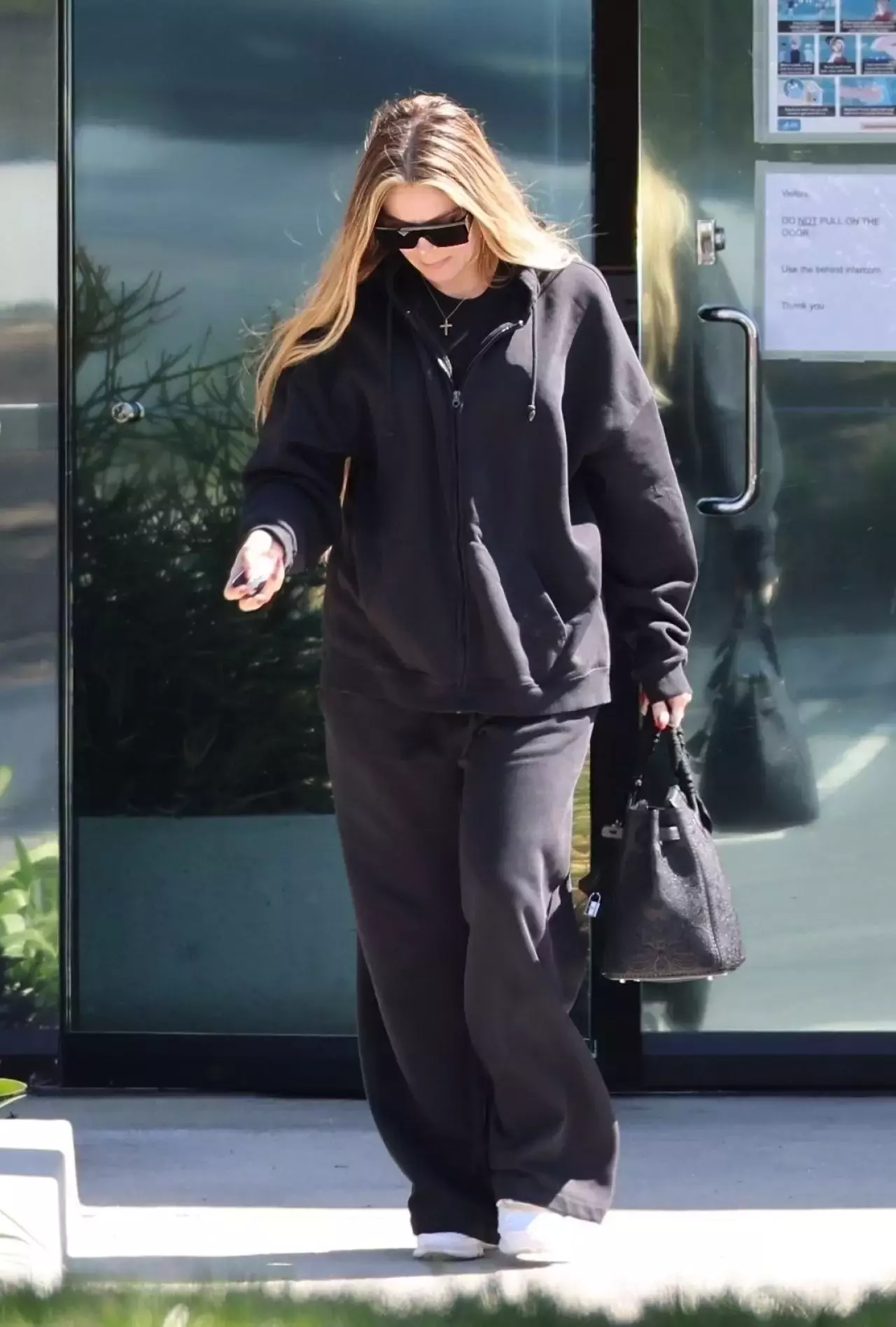 Khloe Kardashian Dressed In Black