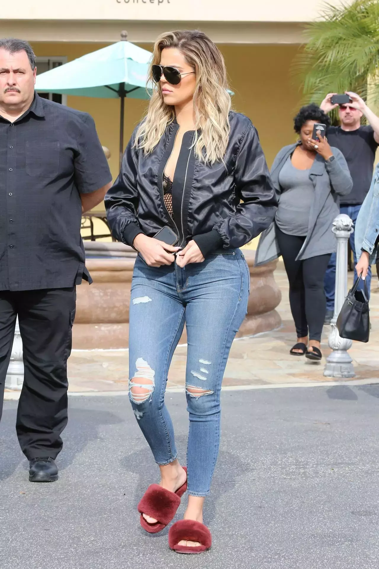 Khloe Kardashian In Ripped Jeans Westlake Village