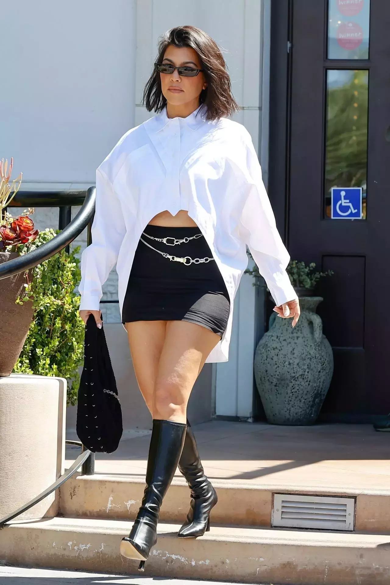 Kourtney Kardashian At Il Fornaio Italian Restaurant In Woodland Hills