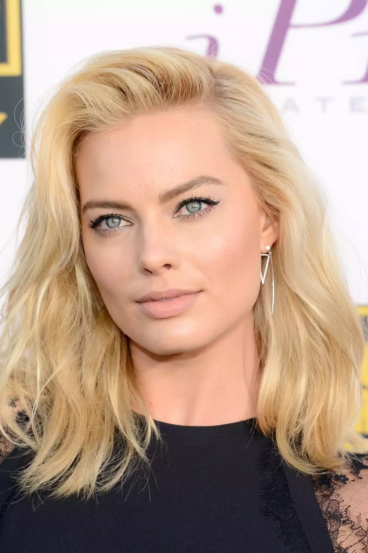 Margot Robbie Critics Choice Movie Awards In Santa Monica_1